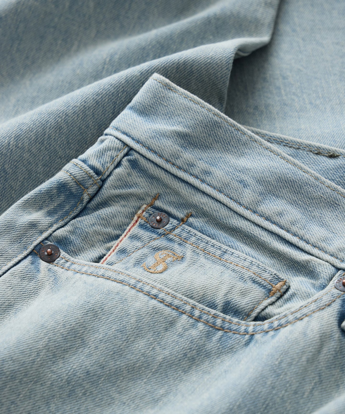 Todd Snyder Slim Selvedge Jean in Faded Light Indigo Light Indigo