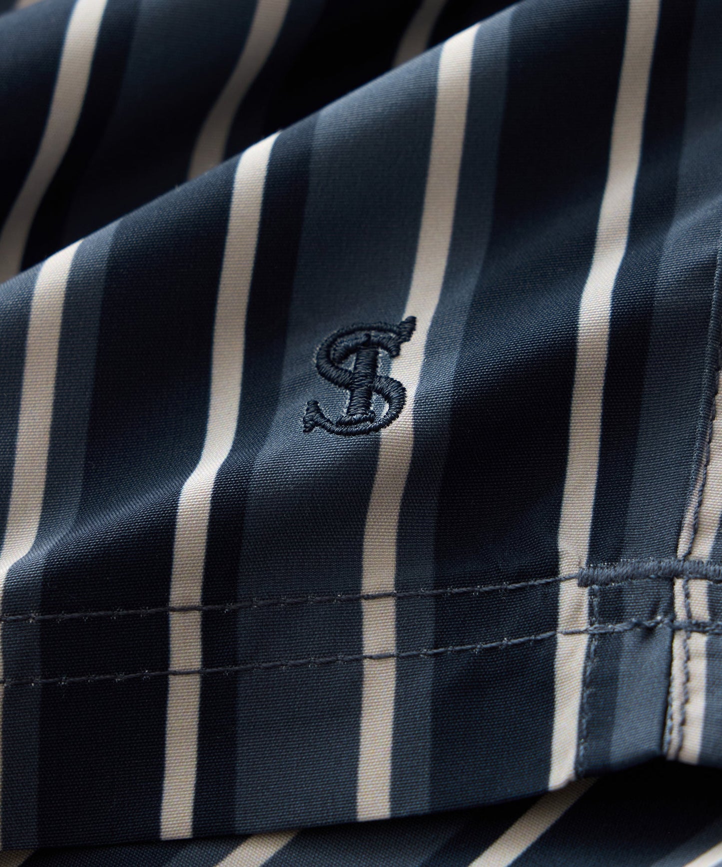 Todd Snyder 5" Montauk Swim Trunk in Navy Stripe Navy