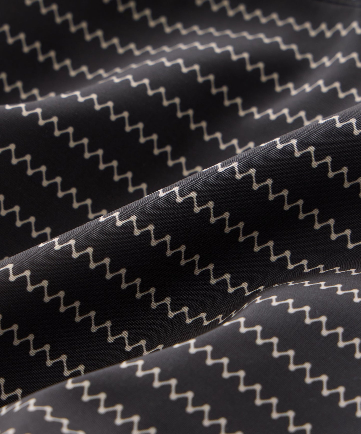Todd Snyder 5" Montauk Swim Trunk in Black Stripe Black