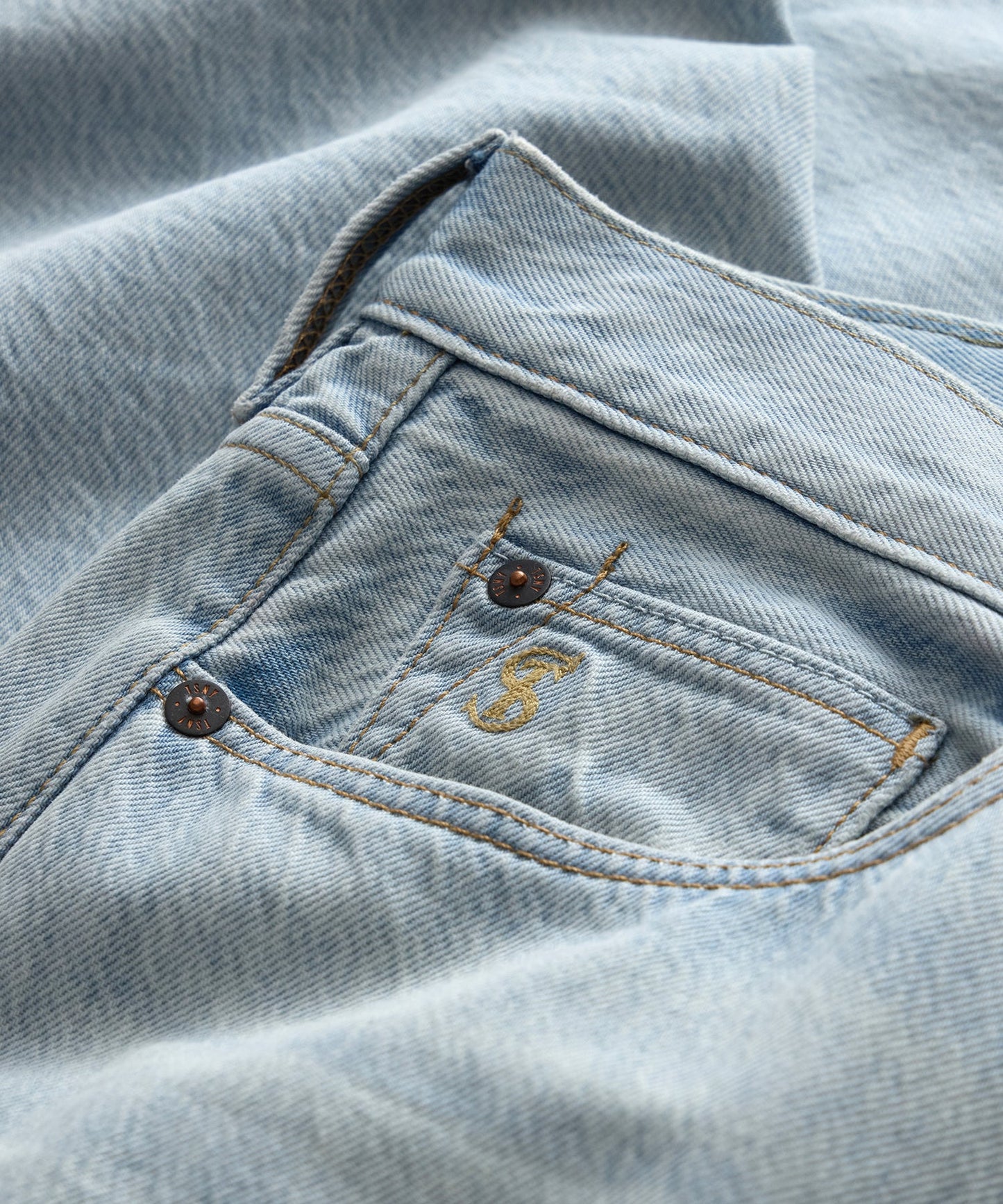 Todd Snyder Relaxed Summerweight Jean in Bleachout Light Indigo
