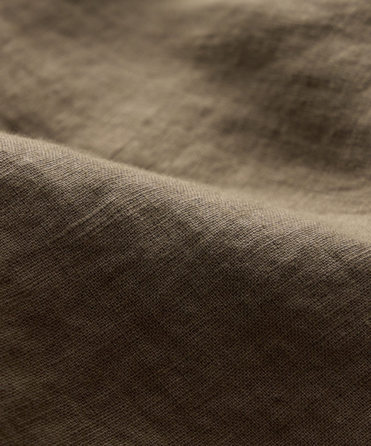 Todd Snyder Cropped Sea Soft Irish Linen Camp Collar Shirt in Pale Oak Pale Oak
