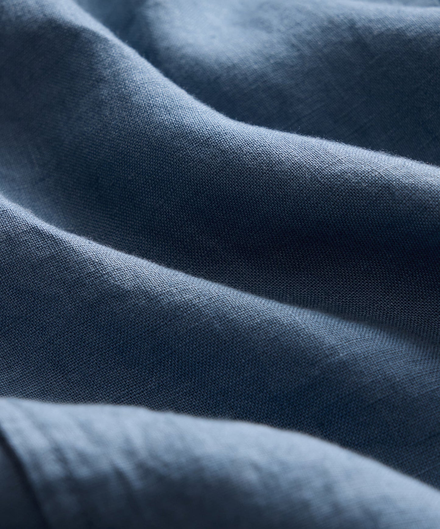Todd Snyder Cropped Sea Soft Irish Linen Camp Collar Shirt in Denim Blue Denim Blue