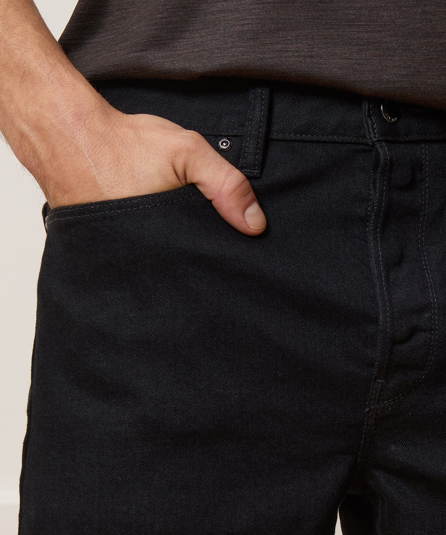 Todd Snyder Straight Japanese Selvedge Stretch Jean in Black Black