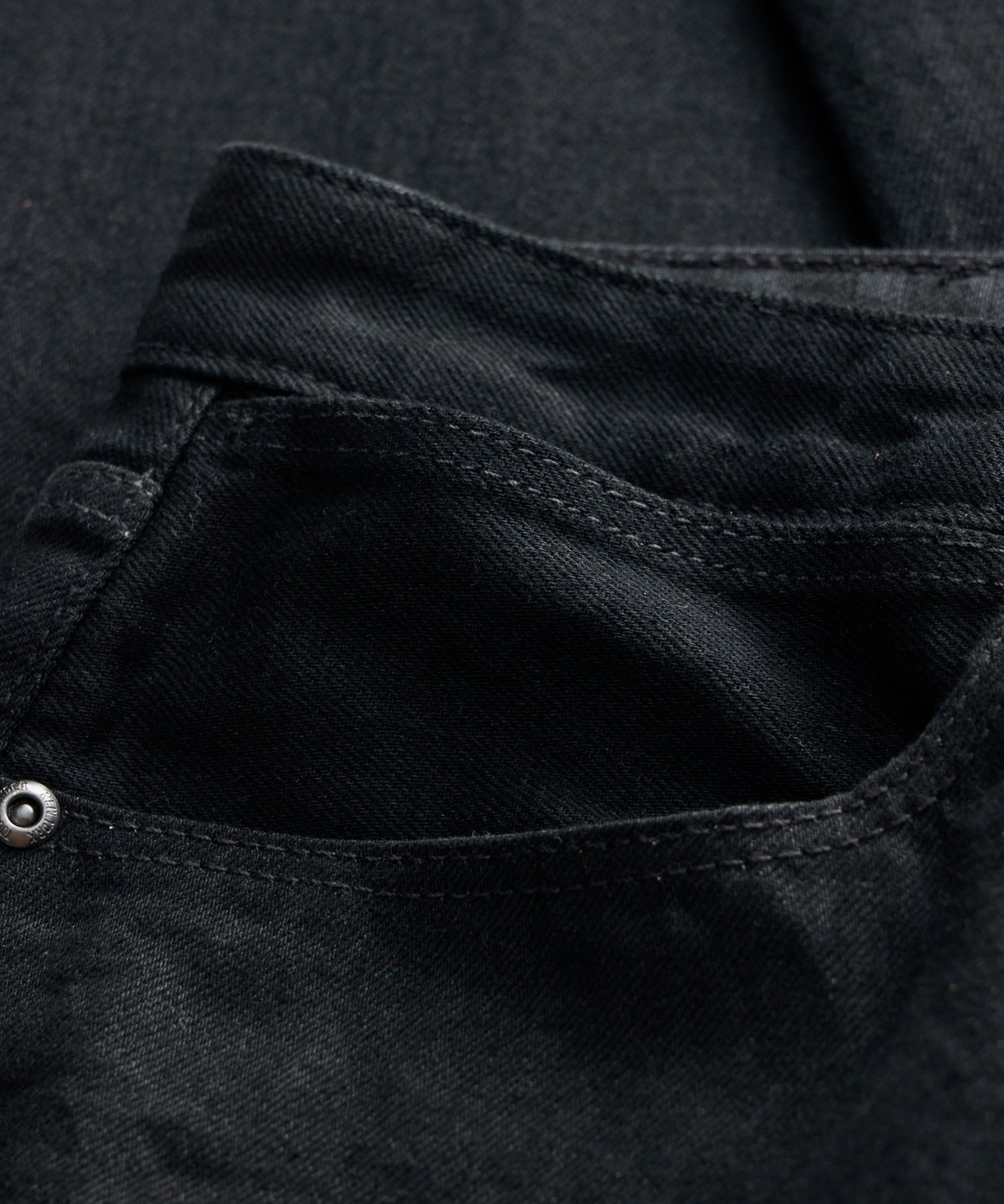 Todd Snyder Slim Japanese Selvedge Stretch Jean in Black Black