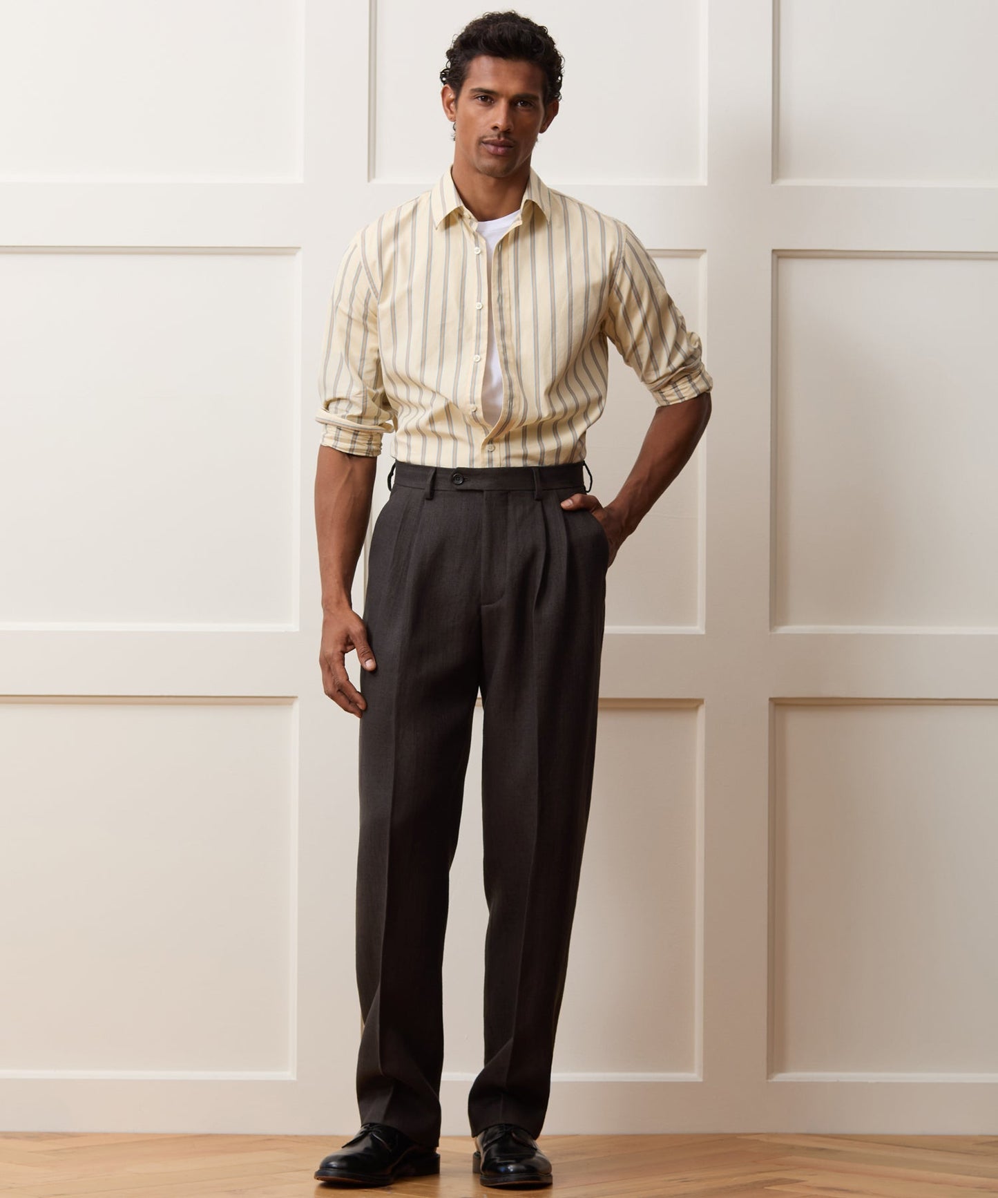 Todd Snyder Italian Linen Wythe Trouser in Caviar Herringbone Caviar
