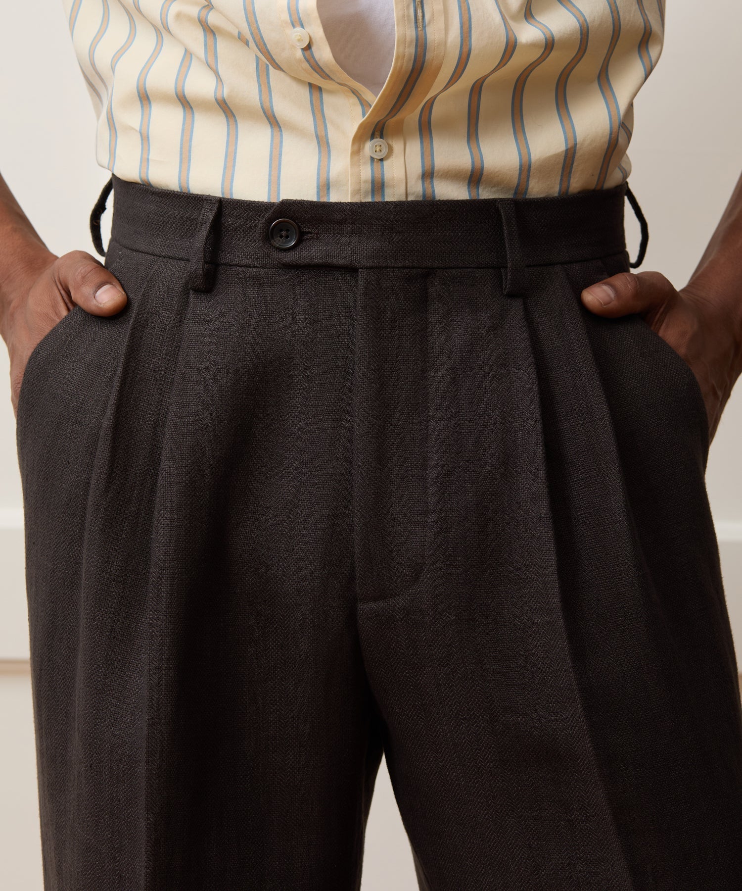 Todd Snyder Italian Linen Wythe Trouser in Caviar Herringbone Caviar