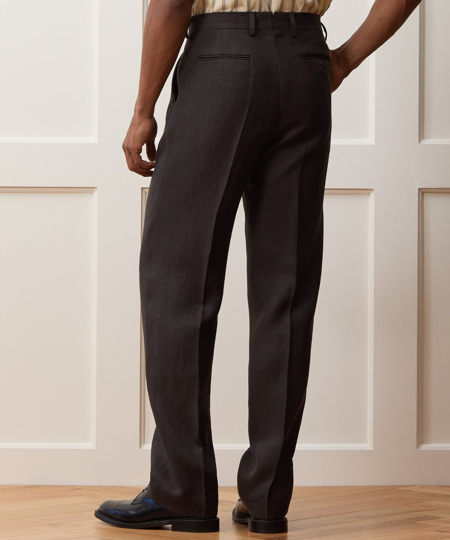 Todd Snyder Italian Linen Wythe Trouser in Caviar Herringbone Caviar