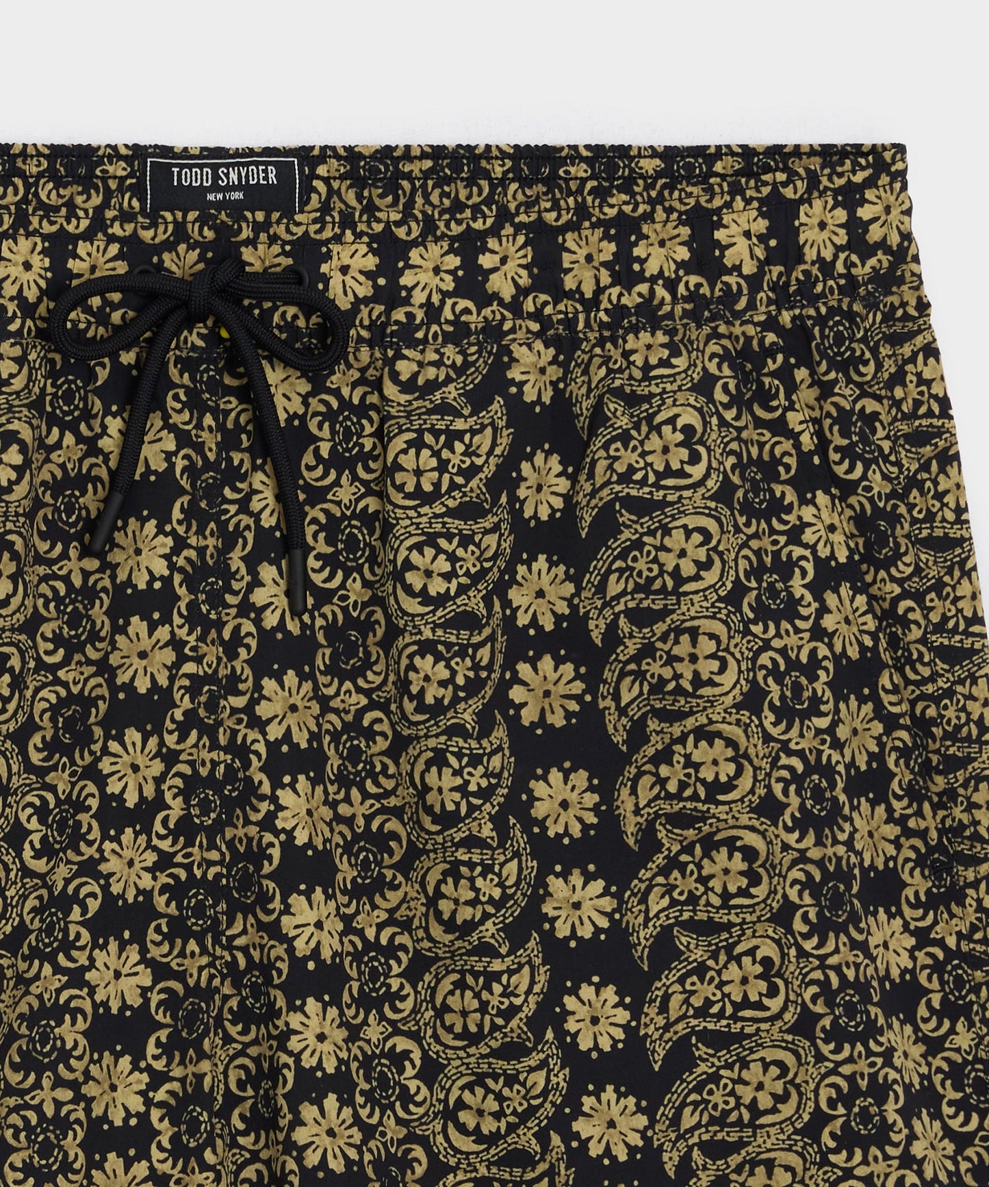 Todd Snyder 5" Montauk Swim Trunk in Black Floral Black