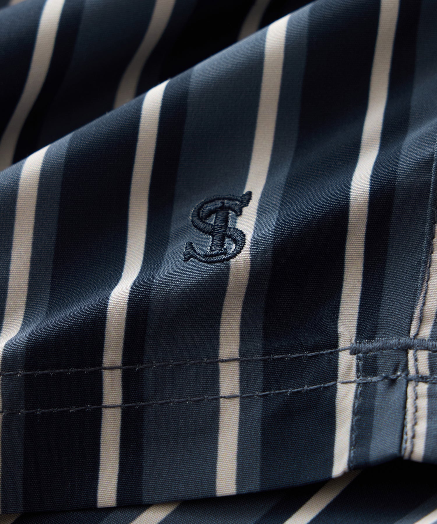 Todd Snyder 5" Montauk Swim Trunk in Navy Stripe Navy