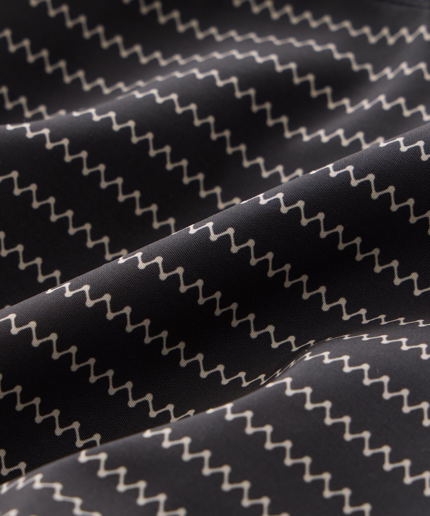 Todd Snyder 5" Montauk Swim Trunk in Black Stripe Black