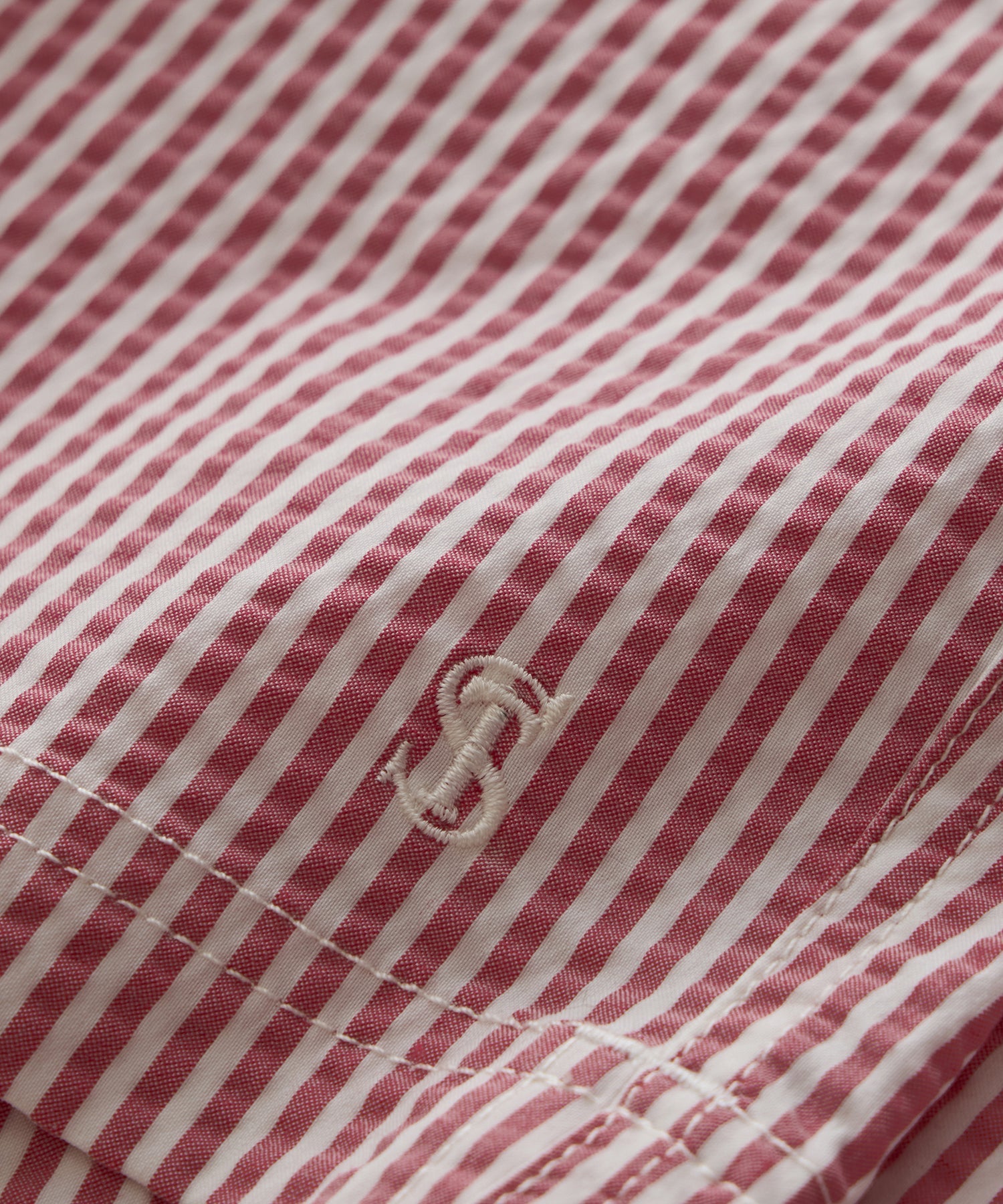 Todd Snyder 5" Seersucker Montauk Swim Trunk in Red Stripe Red