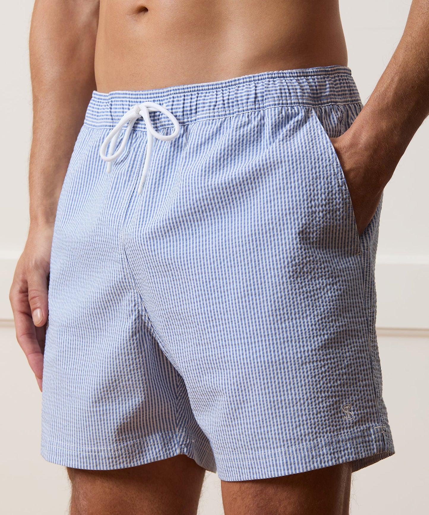 Todd Snyder 5" Seersucker Montauk Swim Trunk in Light Blue Stripe Light Blue