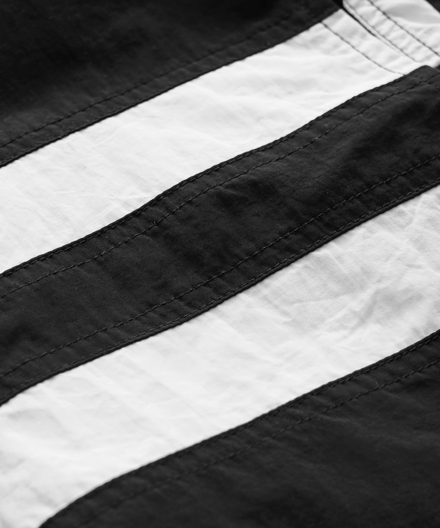 Todd Snyder 7" Boardshort in Black Black