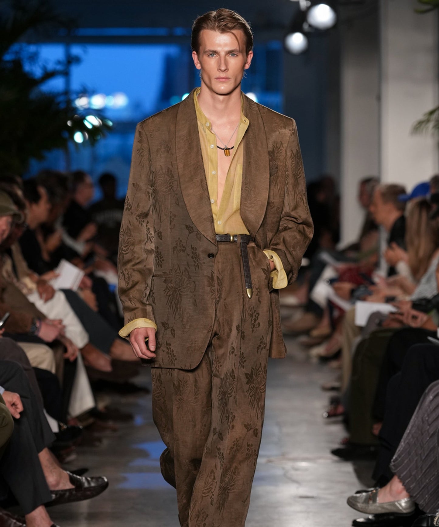 Todd Snyder Italian Linen-Cupro Dayshawl Jacket in Brown Floral Brown