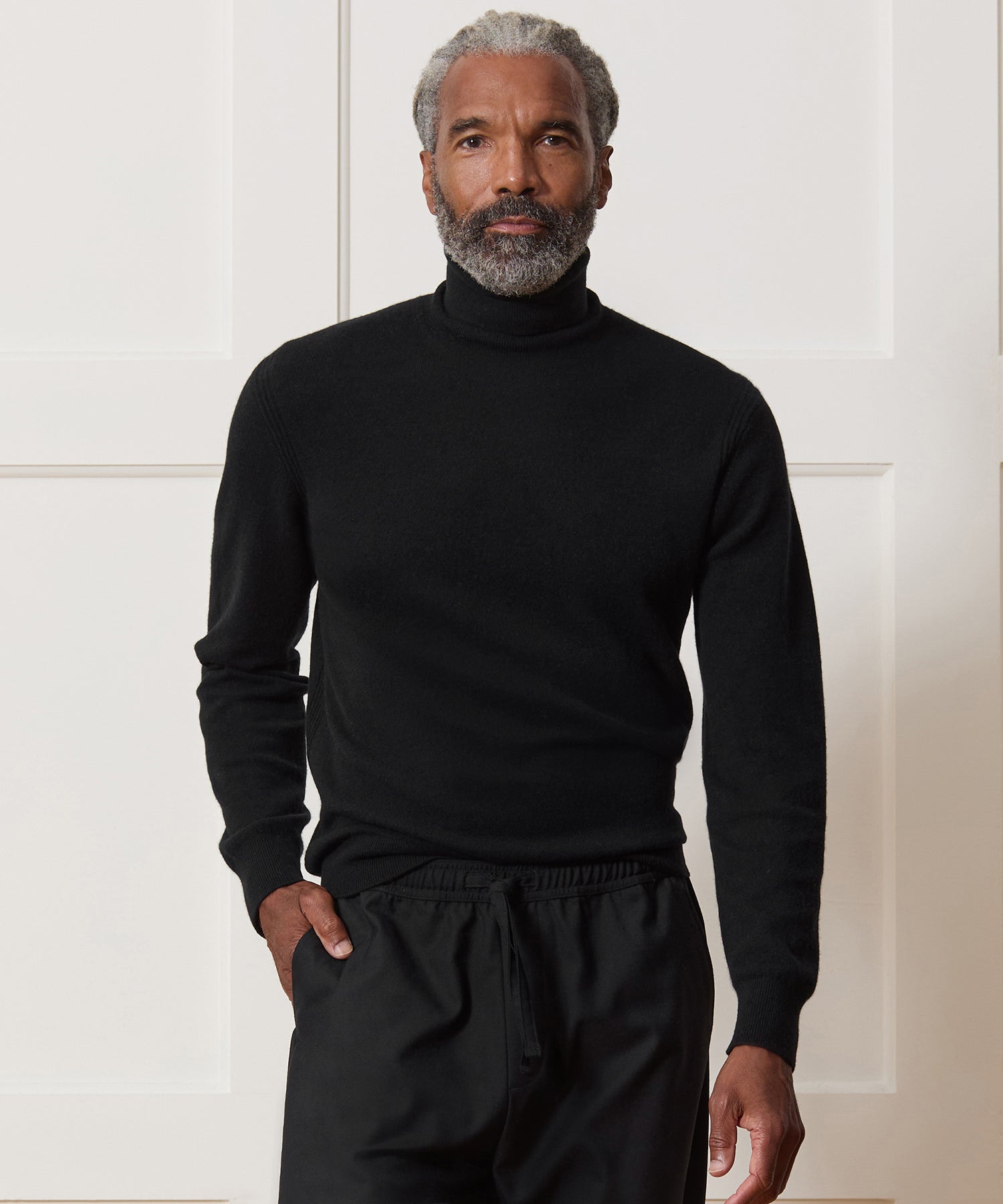 Todd Snyder Cashmere Turtleneck in Black Black