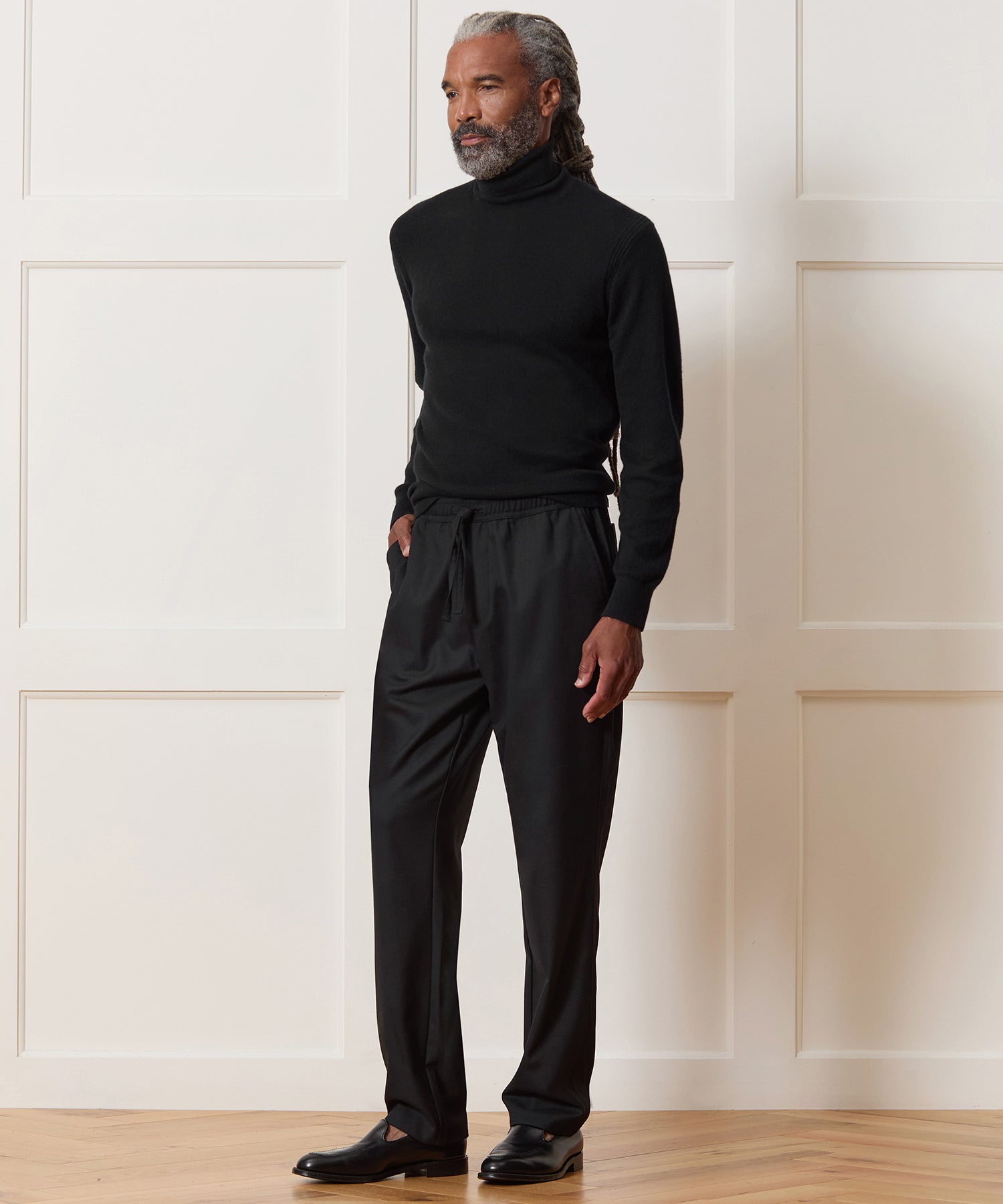 Todd Snyder Cashmere Turtleneck in Black Black