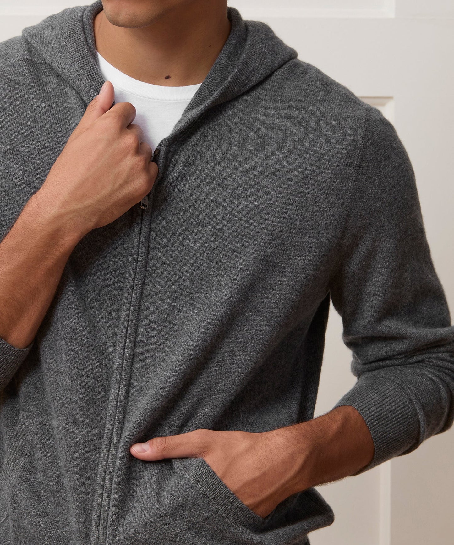 Todd Snyder Midweight Cashmere Full-Zip in Charcoal Charcoal