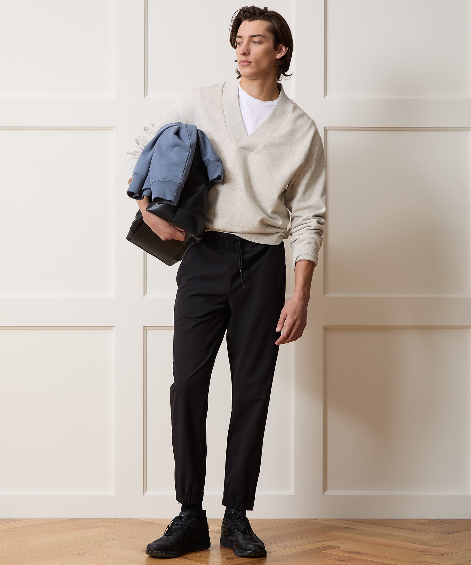 Todd Snyder Soho V-Neck Sweatshirt in Heather Beige Heather Beige