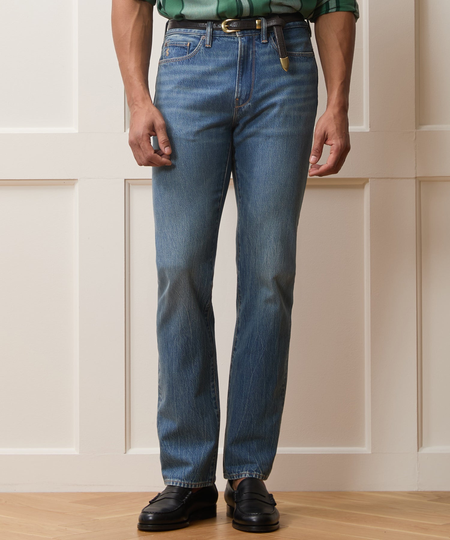 Todd Snyder Straight Fit Summerweight Jean in Medium Indigo Medium Indigo