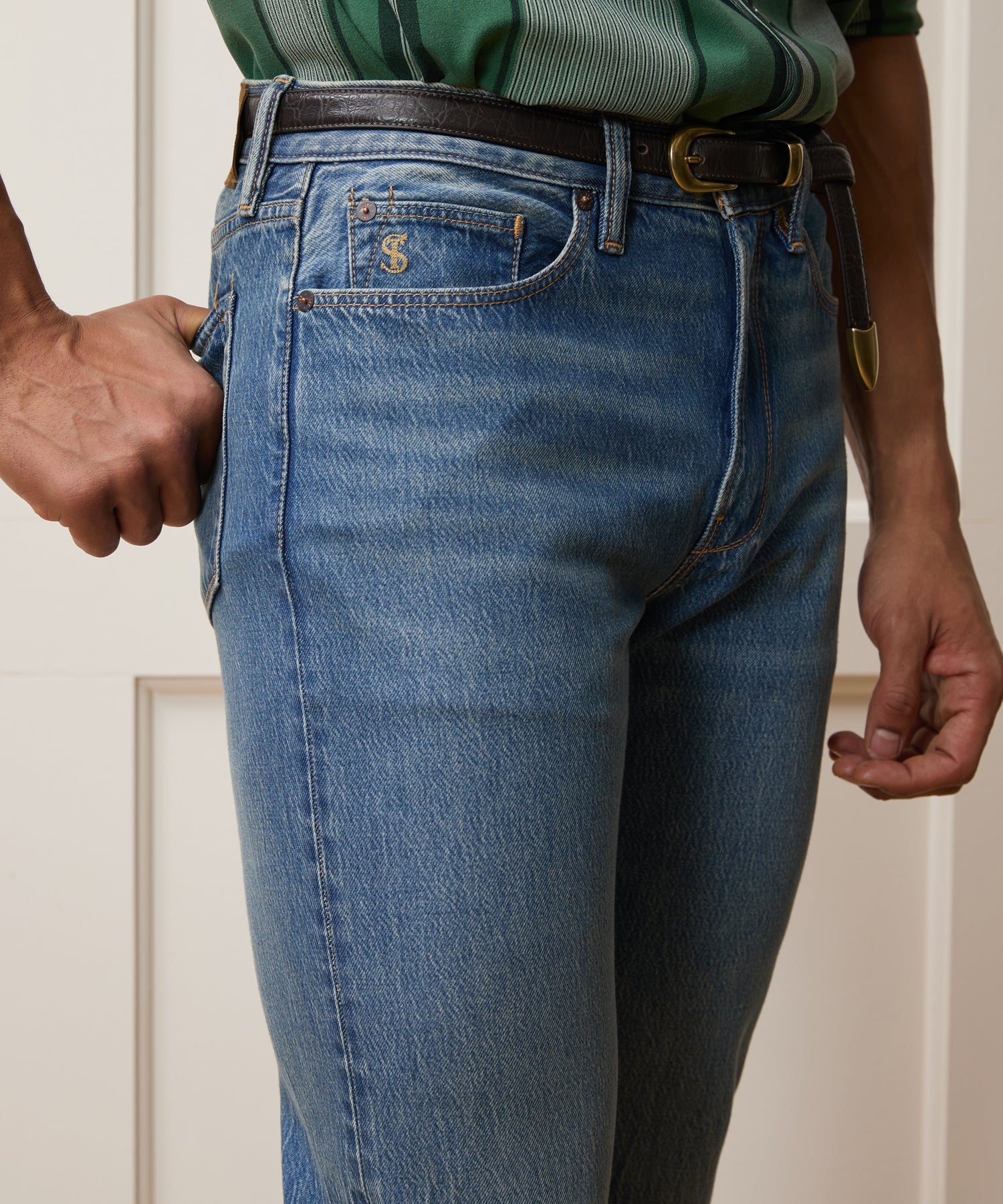 Todd Snyder Straight Fit Summerweight Jean in Medium Indigo Medium Indigo