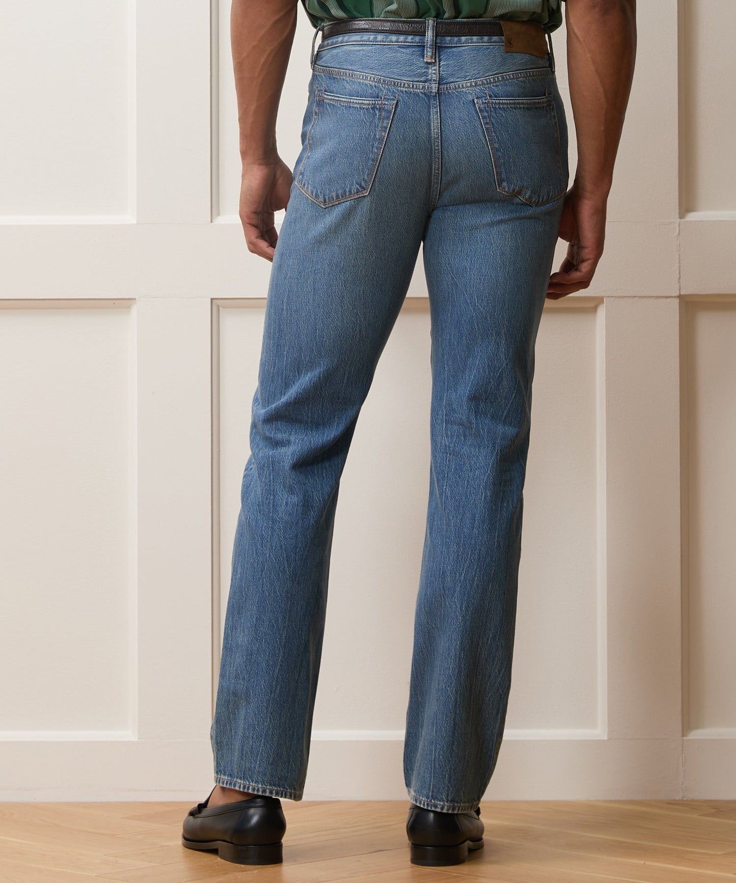 Todd Snyder Straight Fit Summerweight Jean in Medium Indigo Medium Indigo