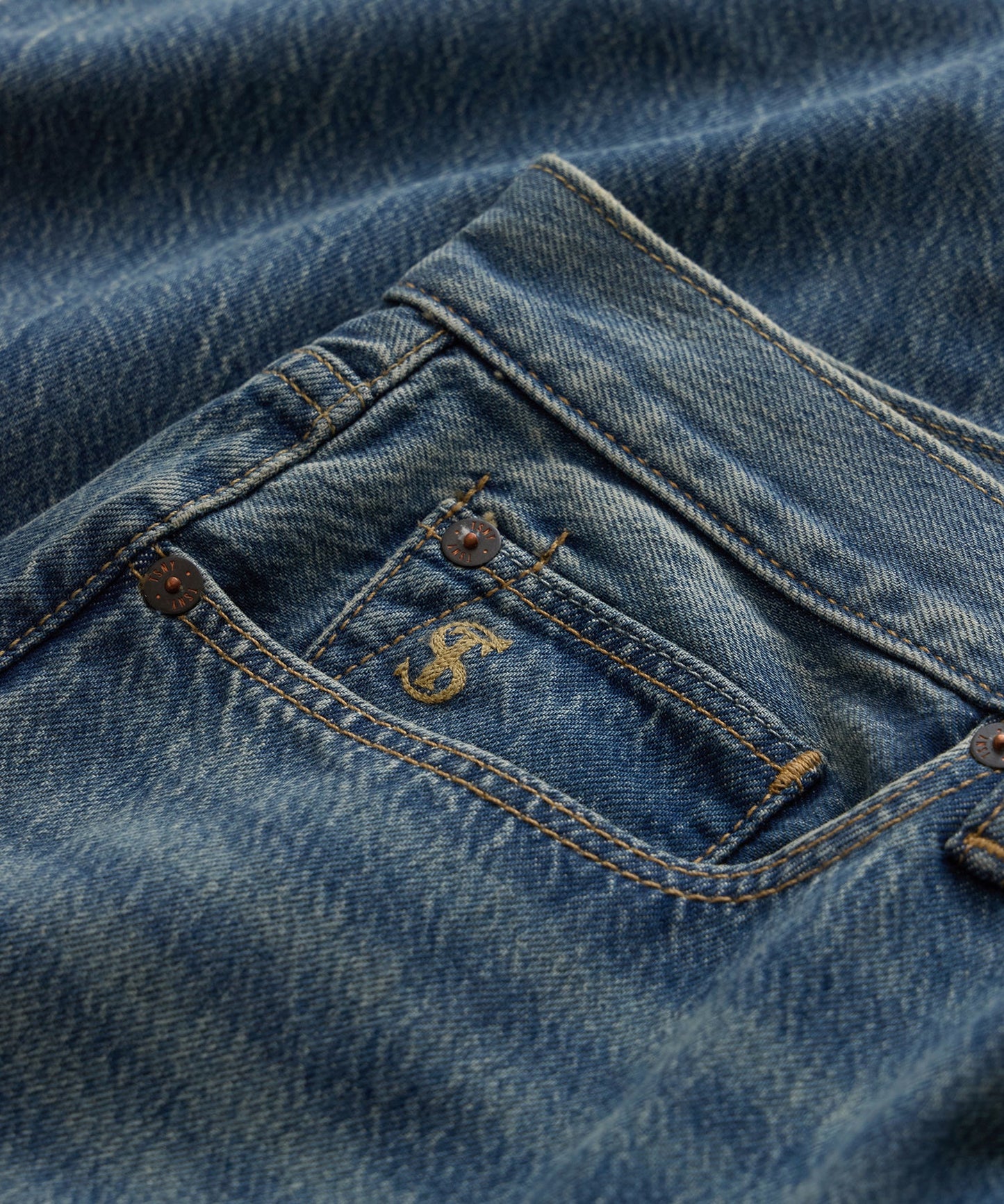 Todd Snyder Straight Fit Summerweight Jean in Medium Indigo Medium Indigo