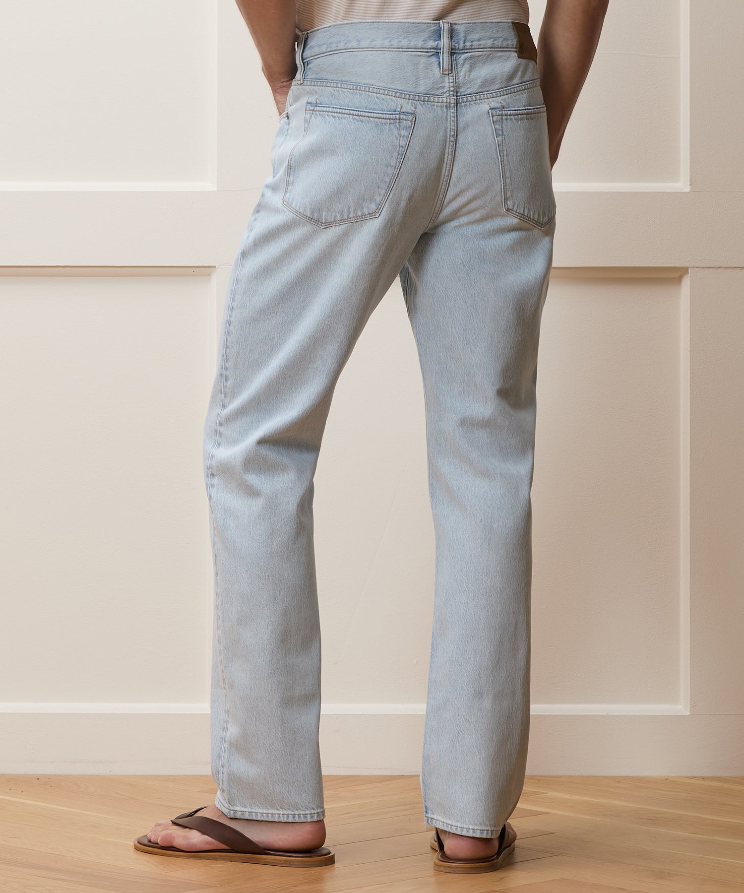Todd Snyder Straight Fit Summerweight Jean in Bleachout Light Indigo