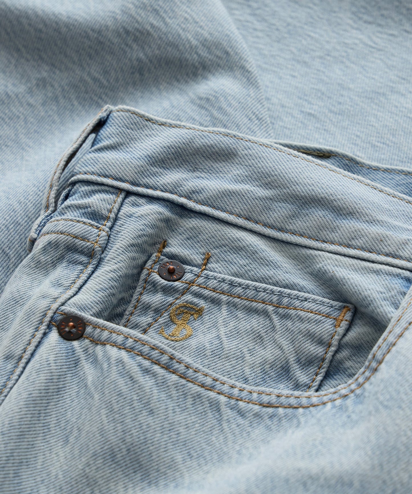 Todd Snyder Straight Fit Summerweight Jean in Bleachout Light Indigo