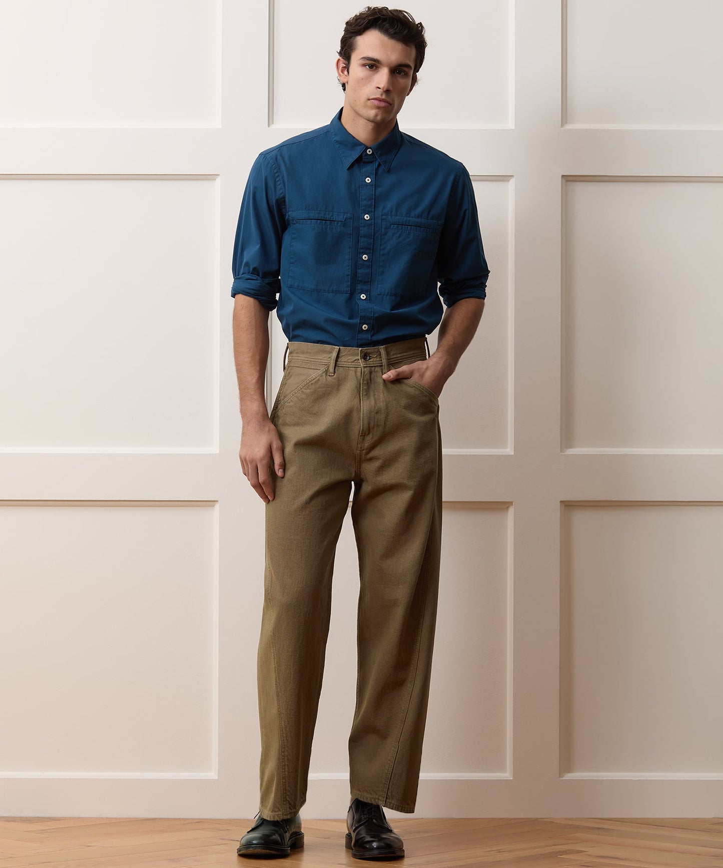 Todd Snyder Relaxed Barrel Jean in Brown Brown