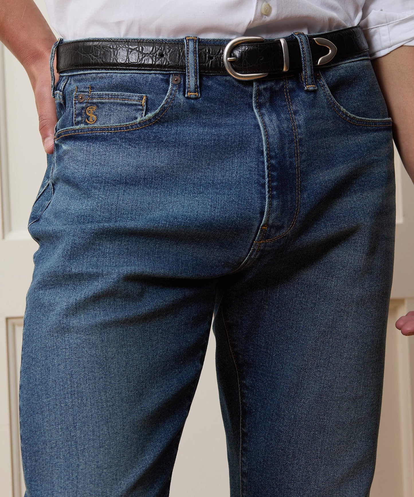 Todd Snyder Modern Slim Stretch Jean in Medium Indigo Light Indigo