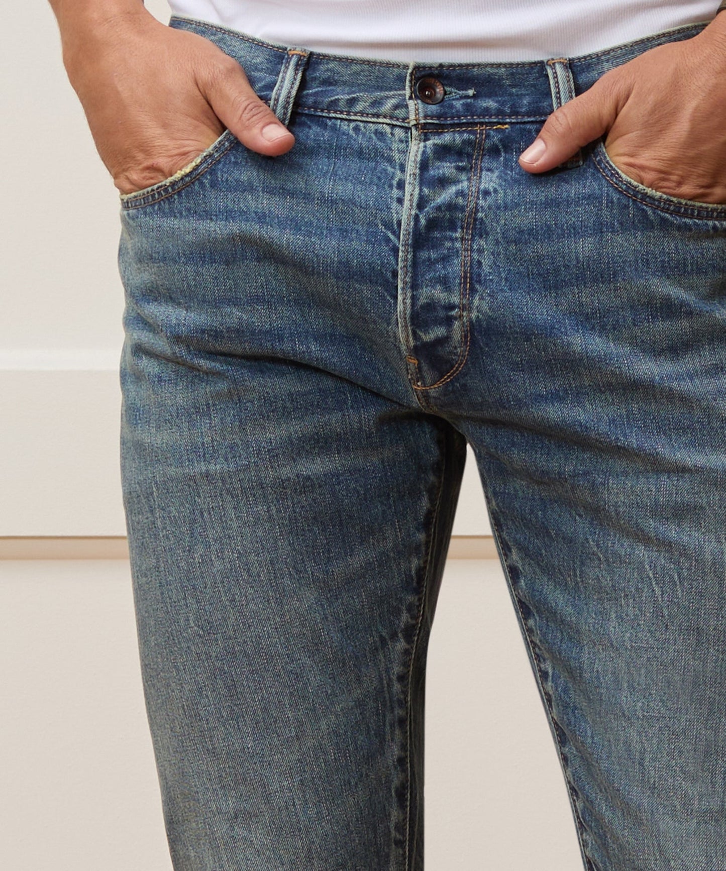 Todd Snyder Slim Selvedge Jean in Worn Wash VINTAGE INDIGO