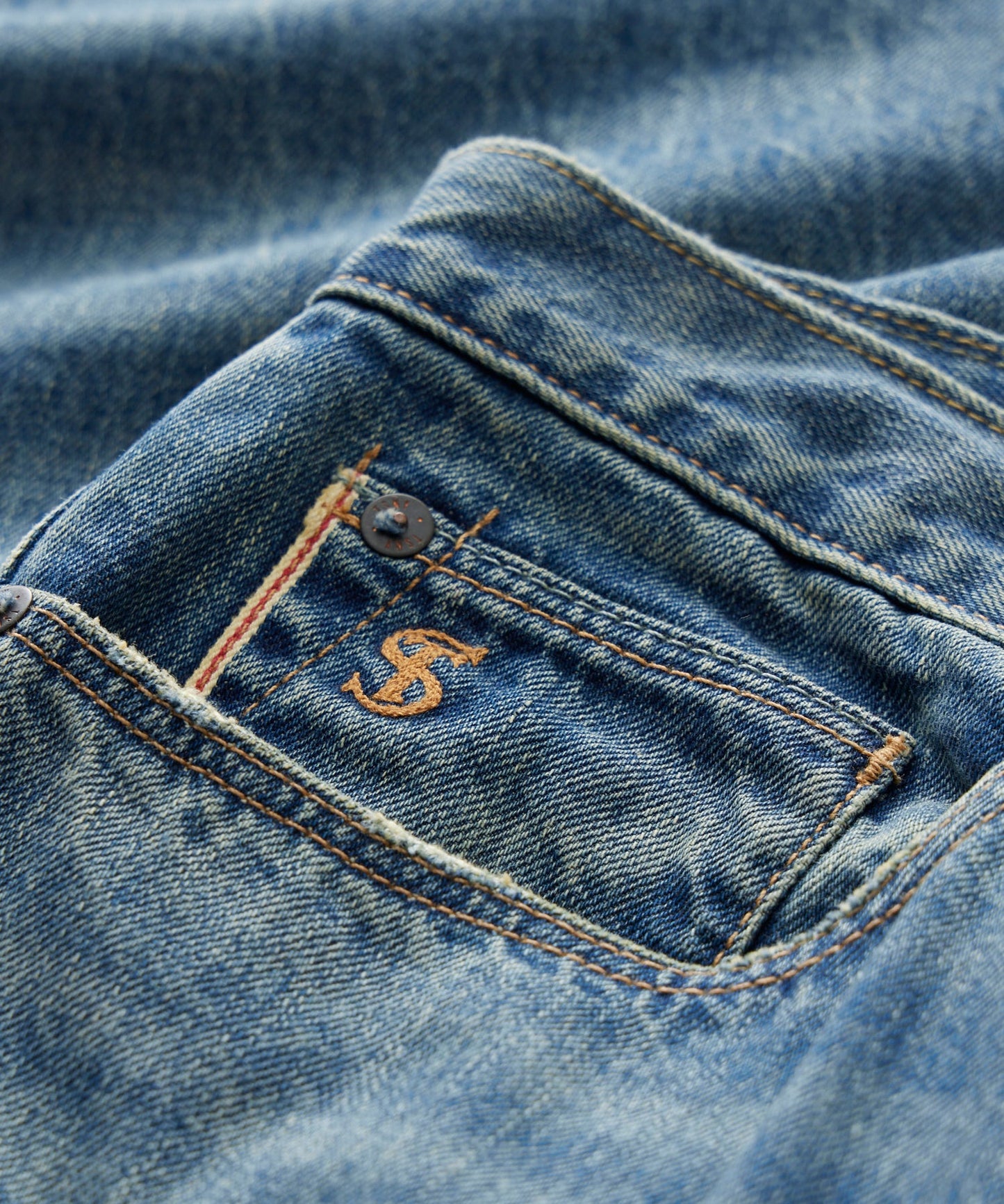 Todd Snyder Slim Selvedge Jean in Worn Wash VINTAGE INDIGO