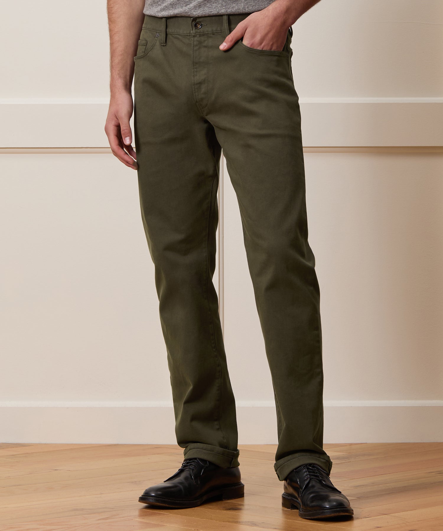 Todd Snyder Vintage Straight Garment-Dyed 5-Pocket Chino in Olive Vine Olive Vine