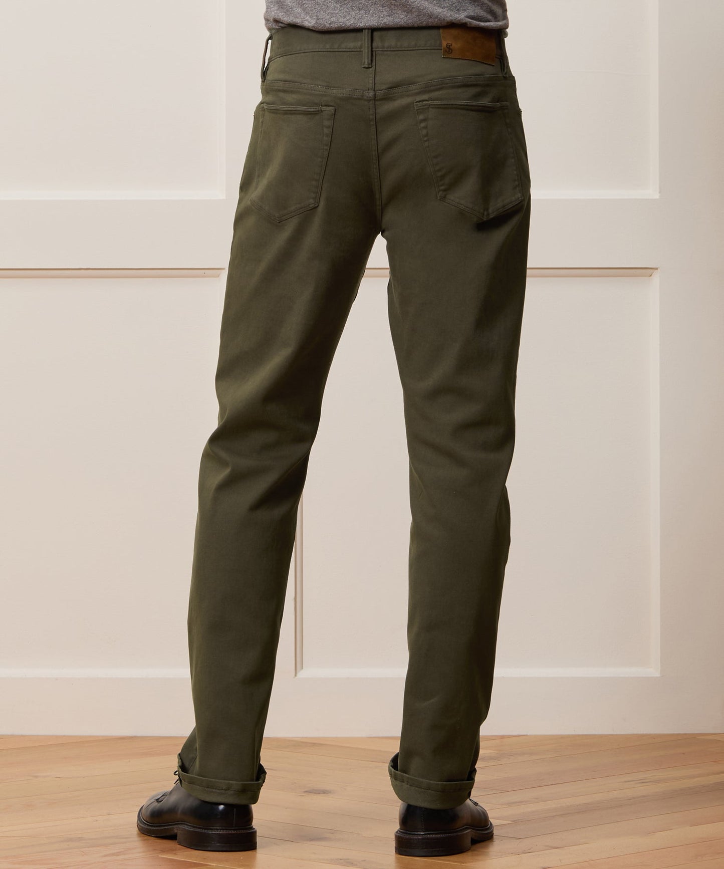 Todd Snyder Vintage Straight Garment-Dyed 5-Pocket Chino in Olive Vine Olive Vine