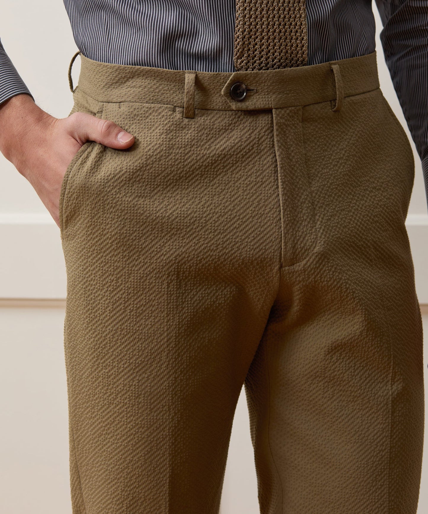 Todd Snyder Italian Seersucker Sutton Trouser in Tan Tan