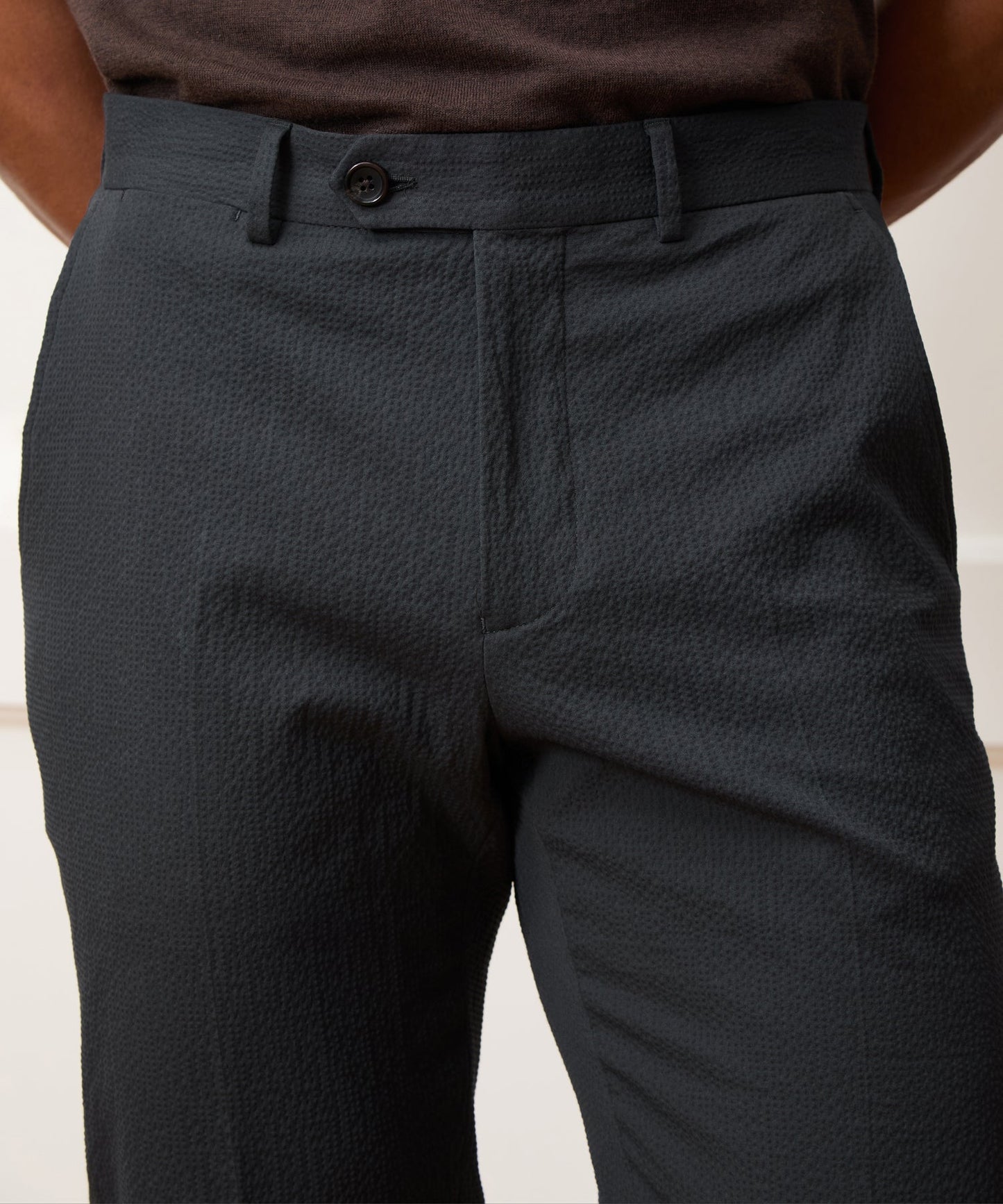 Todd Snyder Italian Seersucker Sutton Trouser in Obsidian Obsidian