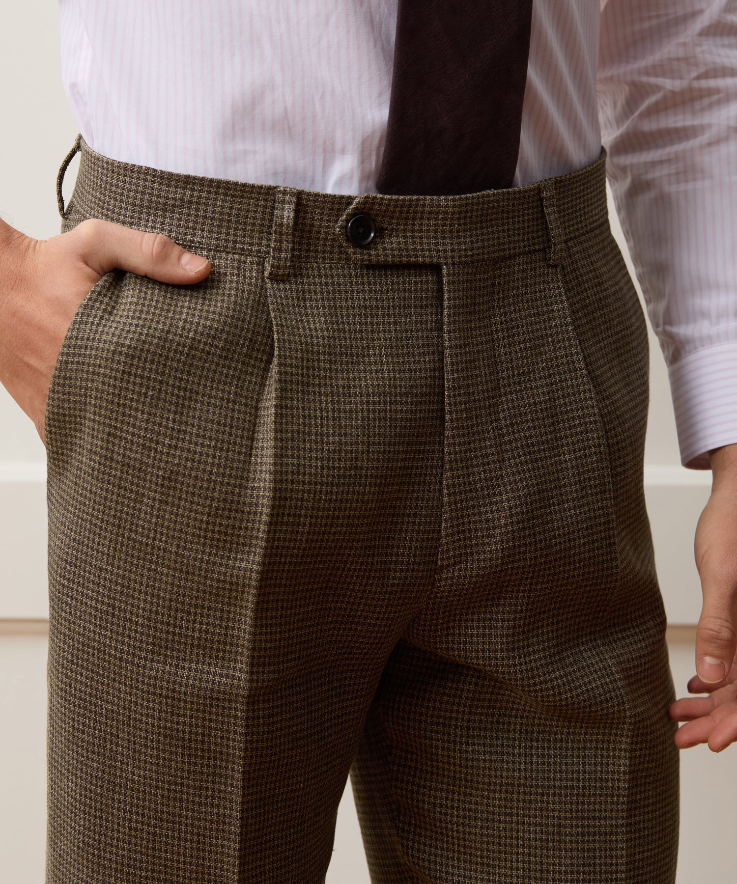 Todd Snyder Italian Linen Houndstooth Madison Trouser in Tan Houndstooth Tan