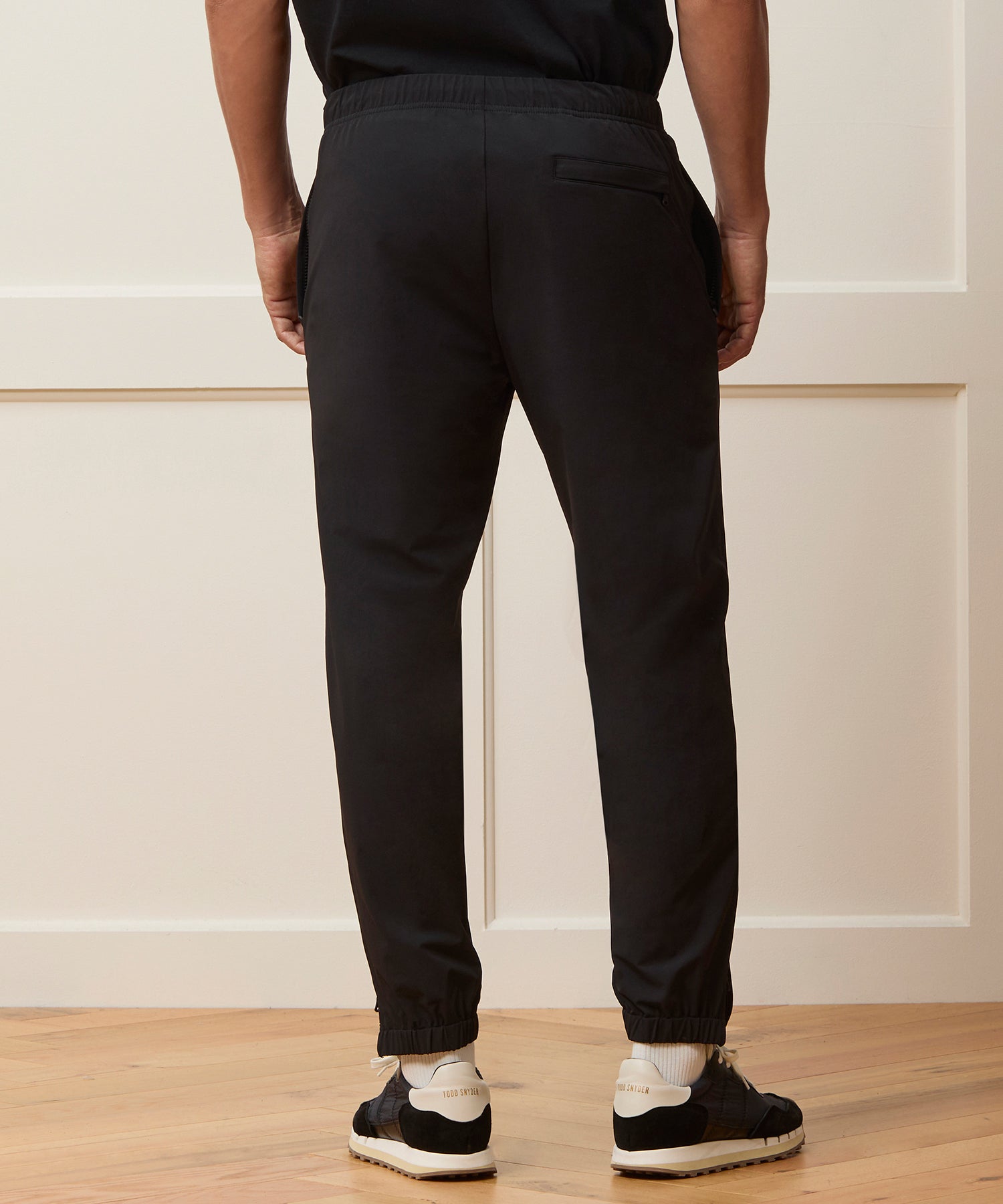 Todd Snyder Nylon Jogger in Pitch Black Pitch Black