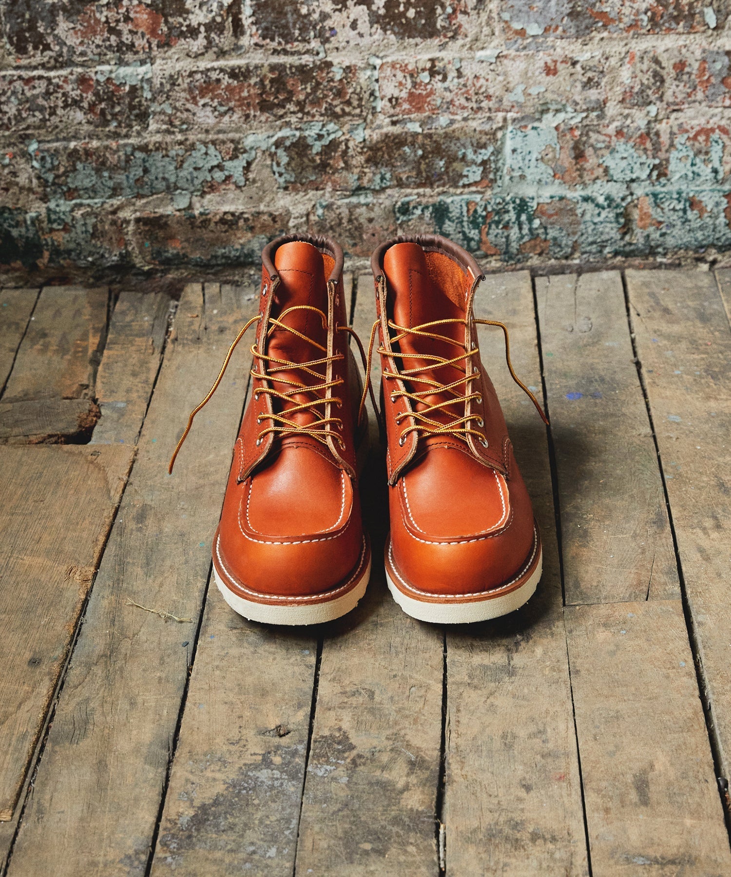 Todd Snyder Red Wing 6-in Classic Moc Boot in Brown Black