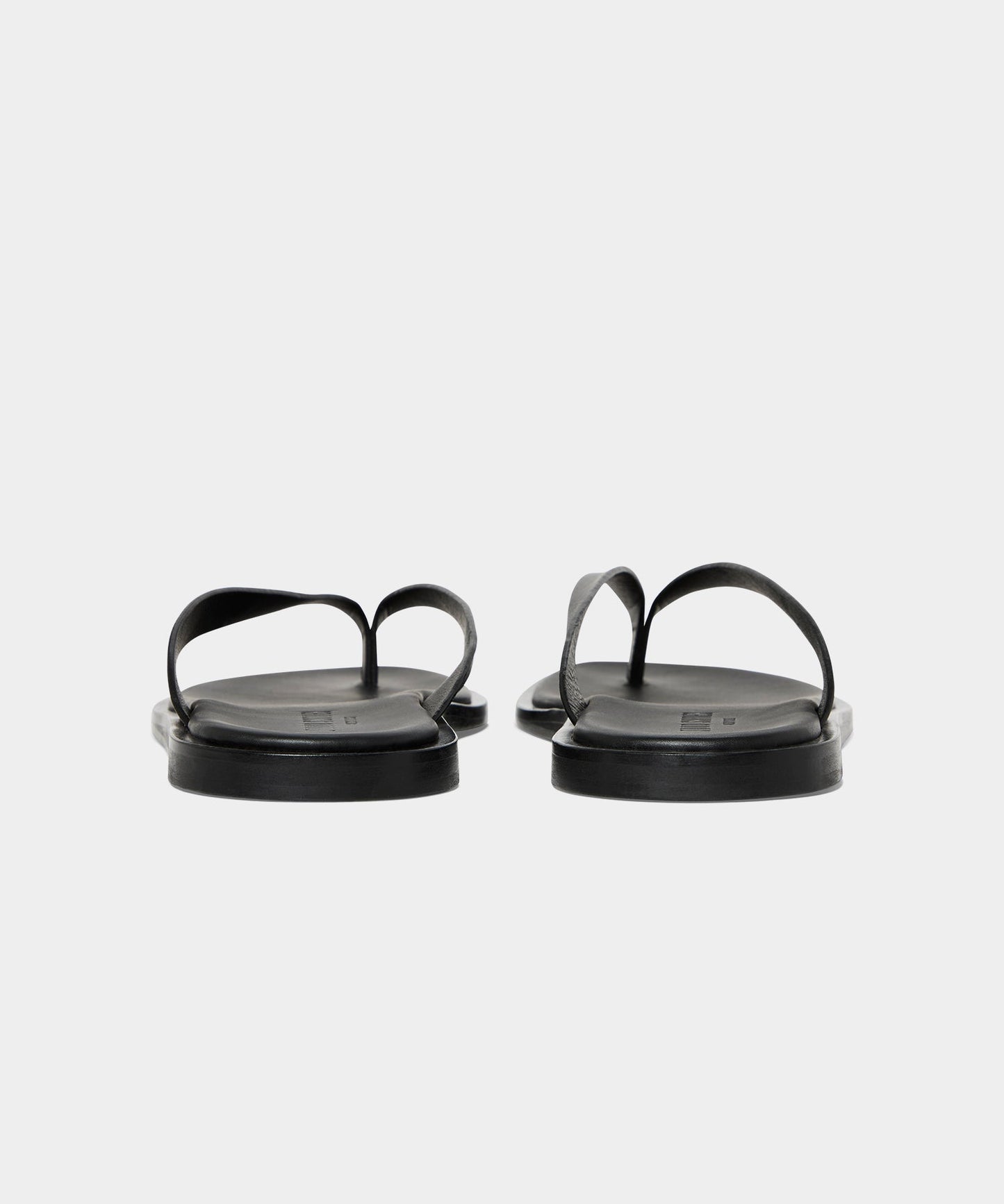 Todd Snyder Porto Leather Thong Sandal in Black Black