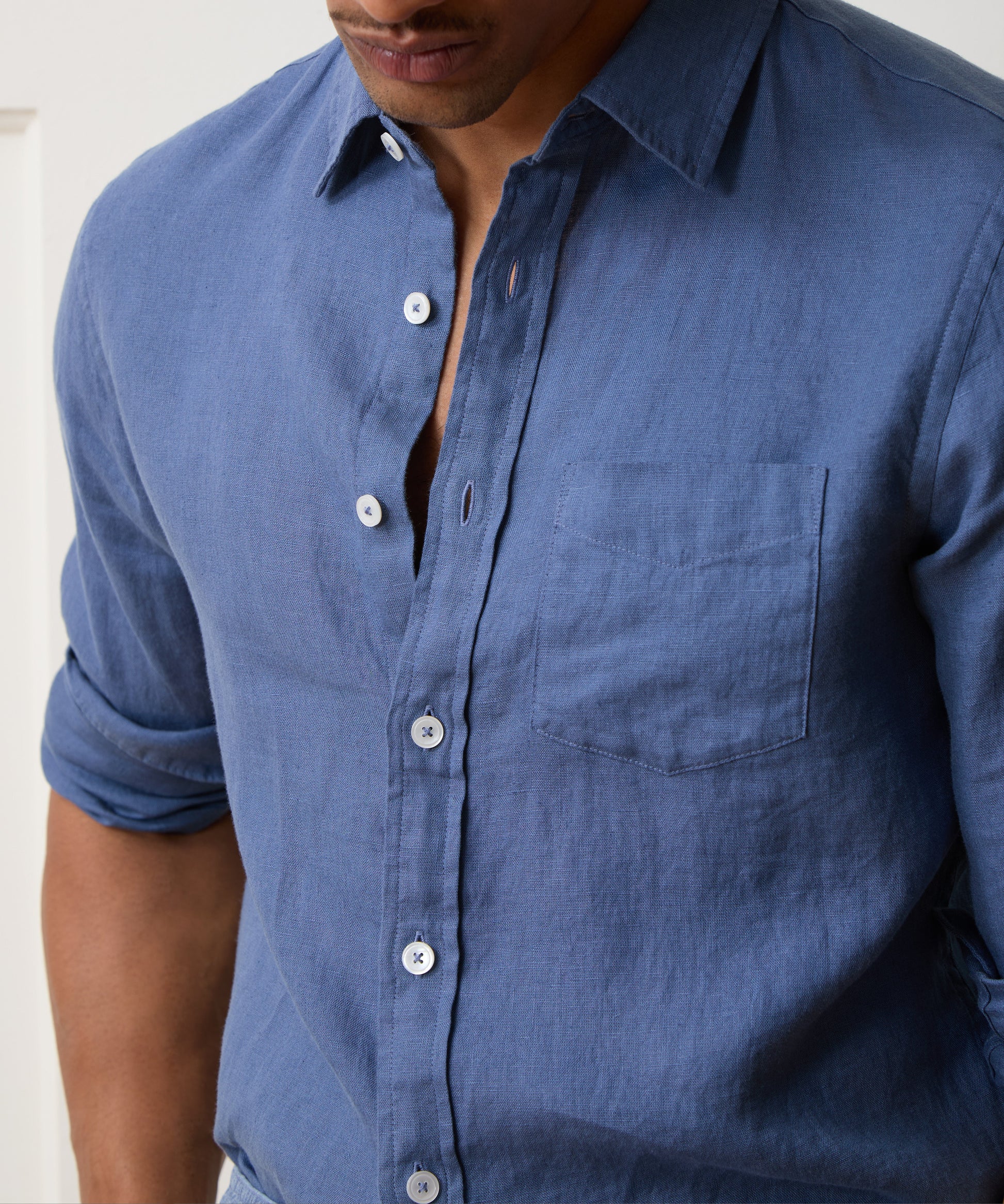 Todd Snyder Slim Sea Soft Irish Linen Point Collar Shirt in Denim Blue Denim Blue