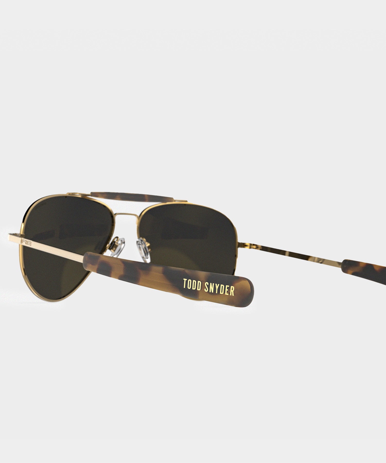 Todd Snyder Randolph X Todd Snyder Sportsman in Gold 61 MM Gold